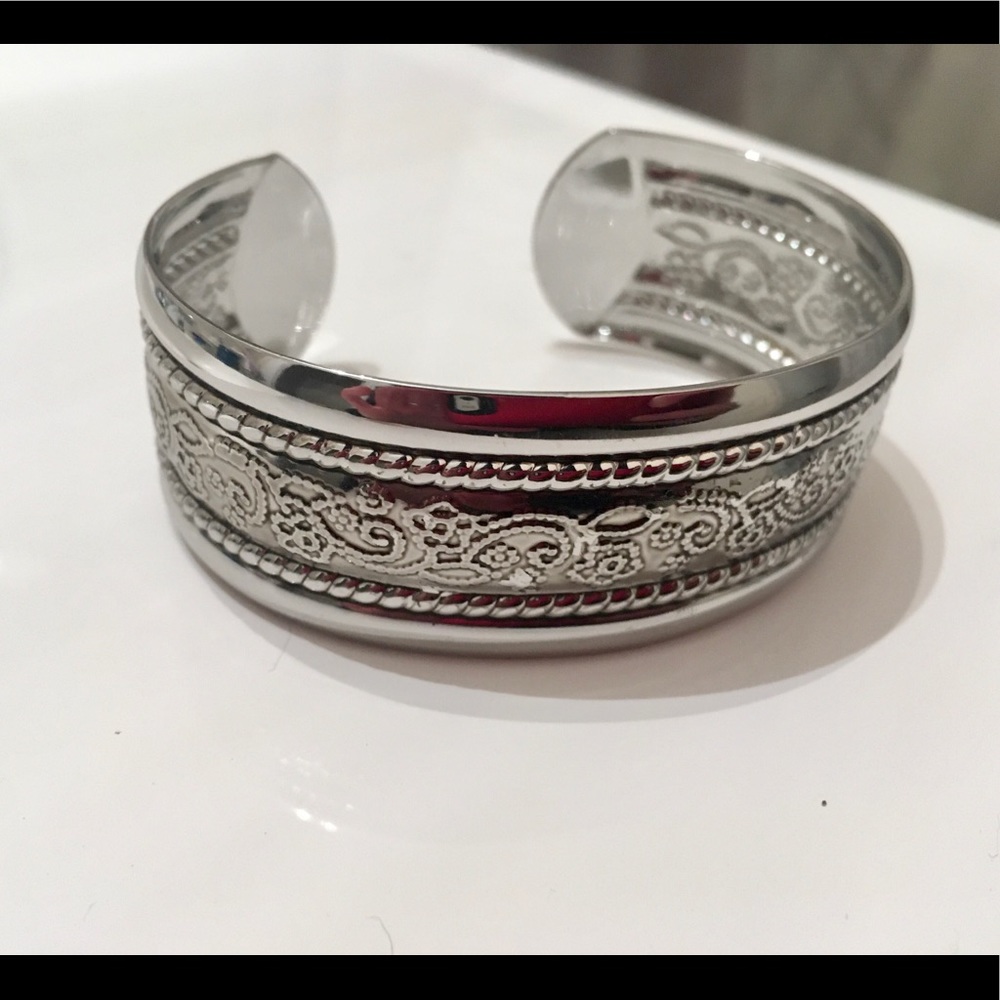 NEW Lia Sophia Silver Cuff Bracelet